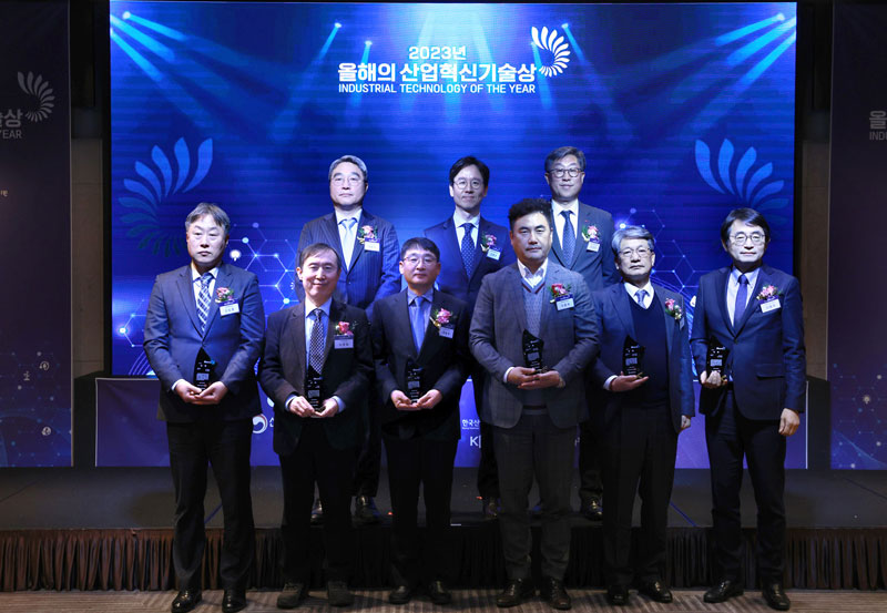 단체사진_1-축소(홈페이지용).jpg